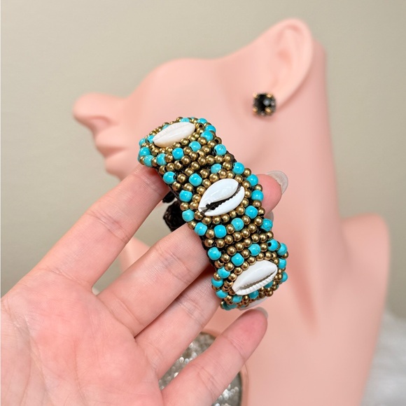 Elegant Beaded Bracelet with Turquoise and Gold - Picture 5 of 7